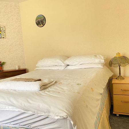 132 Apartment Bushbury ภายนอก รูปภาพ